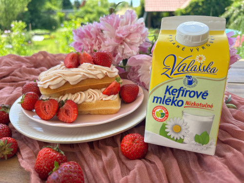 Kefírové vafle s jahodami a mascarpone